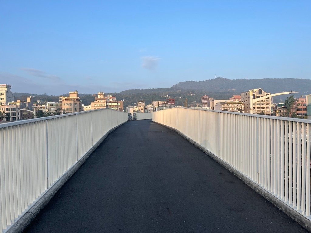 【高雄】腳踏車步道．鐵道綠園道．鳳山→左營．寬來順