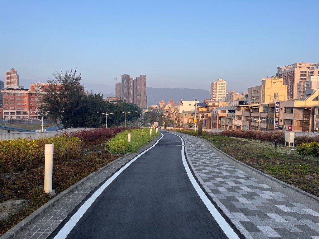 【高雄】腳踏車步道．鐵道綠園道．鳳山→左營．寬來順