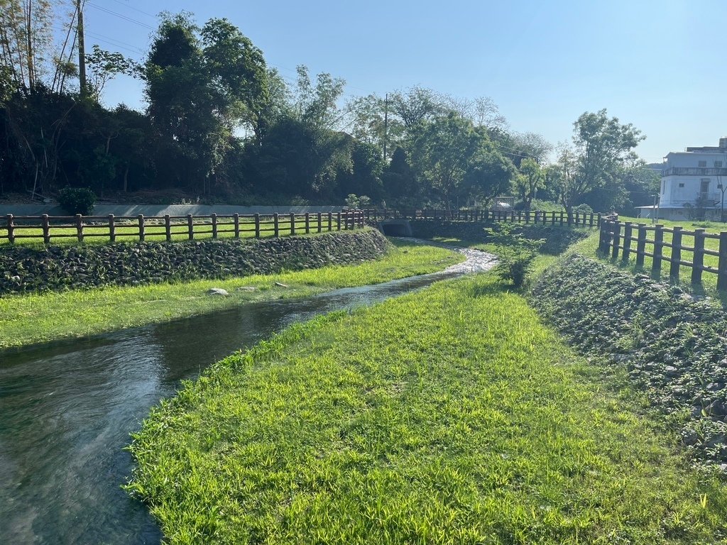 【台東】知本圳親水公園．知本山上有家麵包店．鱷魚山觀景平台．