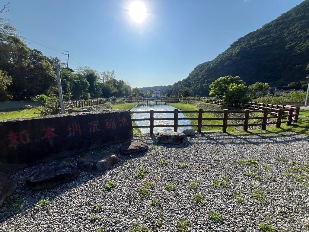 【台東】知本圳親水公園．知本山上有家麵包店．鱷魚山觀景平台．