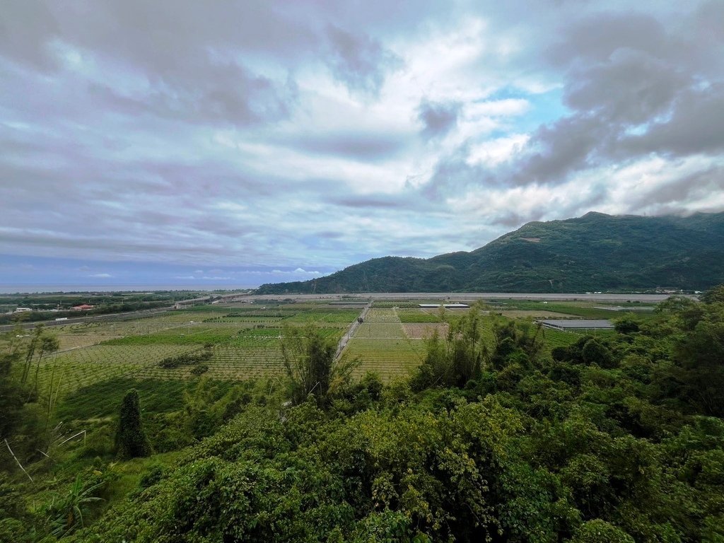 【台東】知本圳親水公園．知本山上有家麵包店．鱷魚山觀景平台．