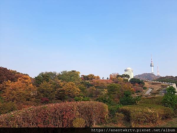 【韓國旅遊】首爾南山白凡廣場及城郭景色，秋天賞楓最佳景點。