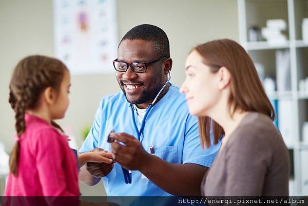 graphicstock-pediatrician-looking-at-little-girl-during-medical-treatment_BkxI3LKA7Z.jpg