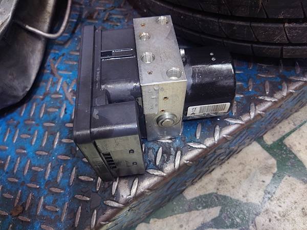 PEUGEOT 207 CC ABS電腦故障.