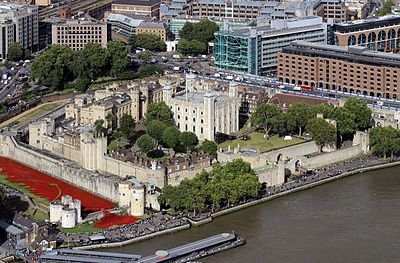 Tower_of_London_(Foto_Hilarmont)