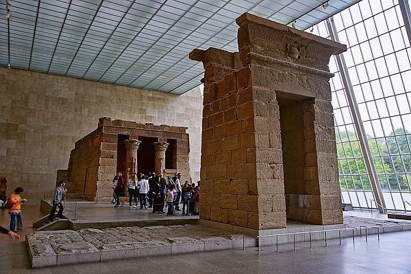 1024px-NYC_-_Metropolitan_-_Temple_of_Dendur.jpg