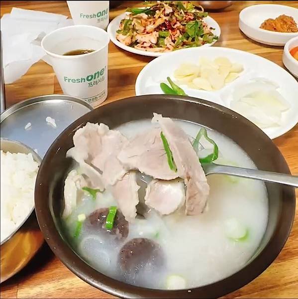 大邱 半月堂 小頭火餐館 醇厚豬肉湯飯 소두불식당 순대 奶