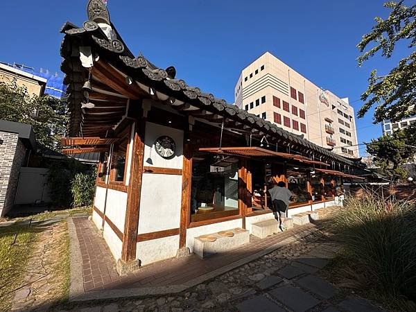 韓國 大邱 百年韓屋星巴克 超美咖啡廳 草莓/藍莓 馬卡龍 