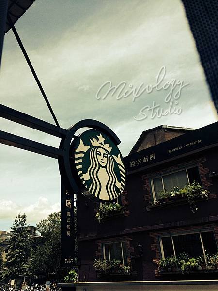 CM01-starbucks的logo.jpg