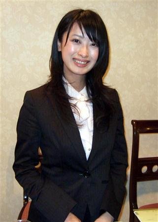 藤川優里新聞照1.jpg