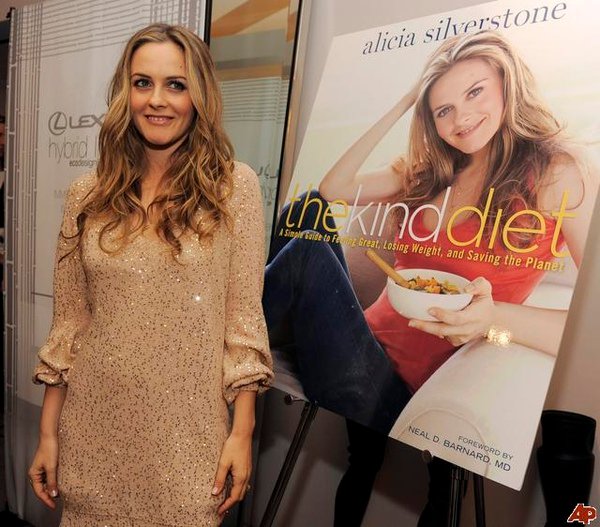 alicia-silverstone-2009-10-15-0-51-11.jpg