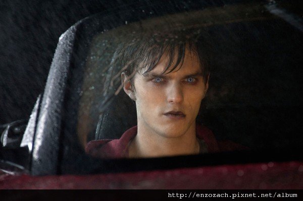 warm-bodies-image-nicholas-hoult-1-600x399.jpg