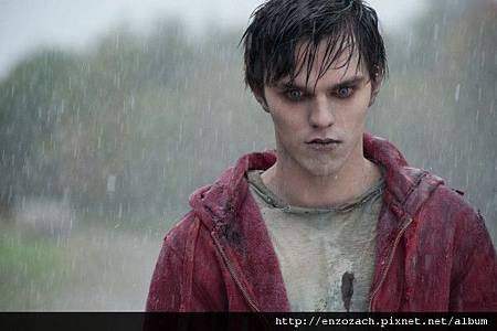 warm-bodies-image-nicholas-hoult-2-600x399.jpg