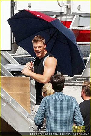 sam-claflin-jena-malone-hunger-games-catching-fire-set-04