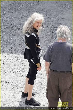 sam-claflin-jena-malone-hunger-games-catching-fire-set-10