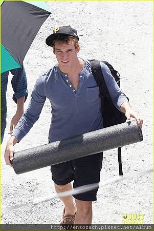 sam-claflin-jena-malone-hunger-games-catching-fire-set-13