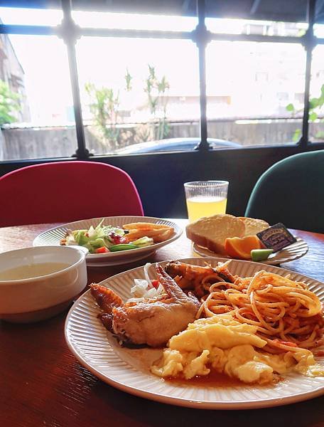 【開箱】高雄CP值超高咖啡廳等級旅店—河堤漫旅 站前館（近六