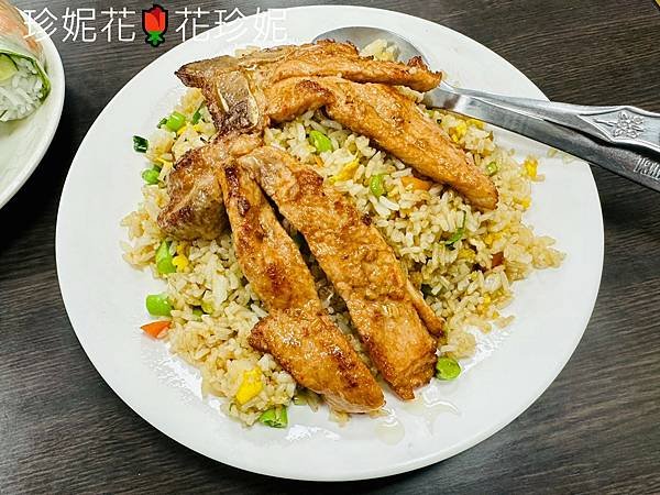 【台北｜松山食記】鄰近松山慈祐宮，越式炒飯香氣十足，排骨也讓