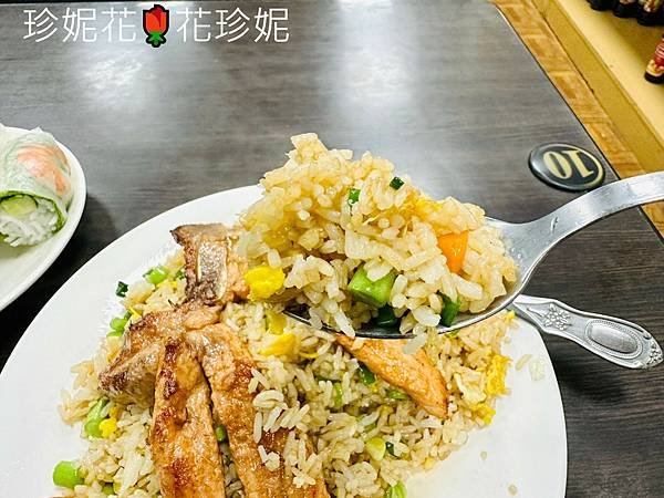 【台北｜松山食記】鄰近松山慈祐宮，越式炒飯香氣十足，排骨也讓