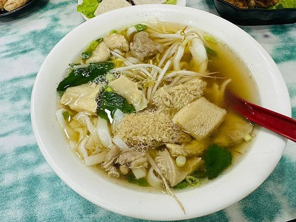 【台北｜士林食記】士林夜市小巷內的越南餐廳，餐點平價、飲料還