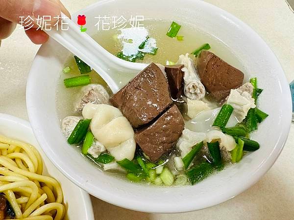 【台中｜豐原食記】豐原在地高人氣炒麵與豬血湯名店，生意好到還