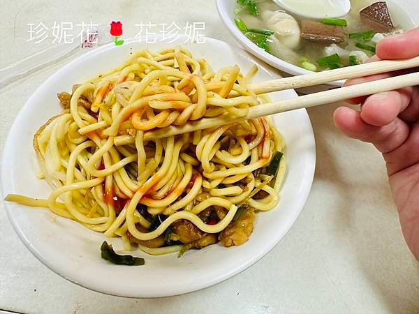 【台中｜豐原食記】豐原在地高人氣炒麵與豬血湯名店，生意好到還