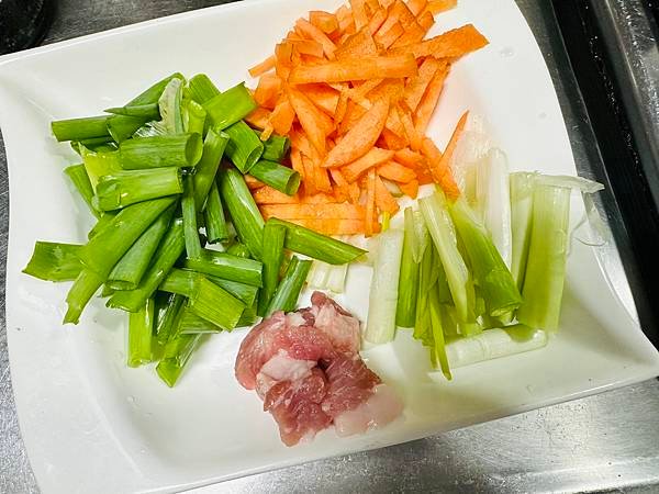 【新竹｜北區食記】米粉的故鄉，新竹百年米粉工廠「東德成米粉工