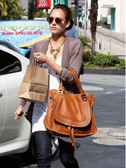 Jessica-Alba-CHLOE-Marcie-bag_dossier_image.jpg