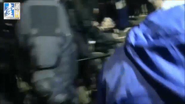 王卓鈞說謊員警持警棍K學生頭證據在此 - 蘋果日報-2014.03.26-03.gif
