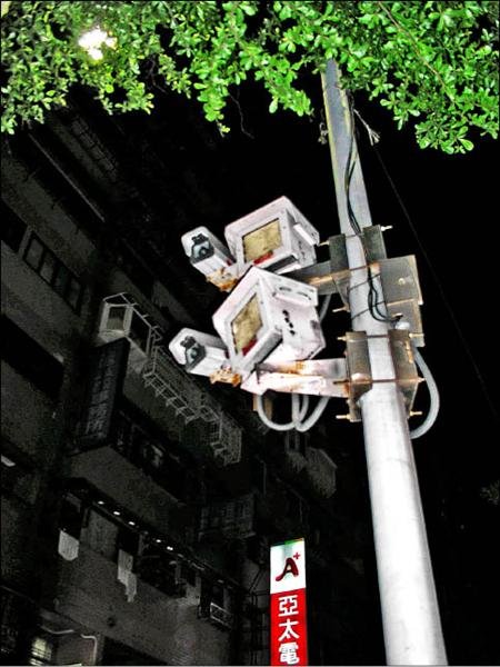借車迎娶借到贓車 車隊開進派出所-2011.05.22-02.jpg
