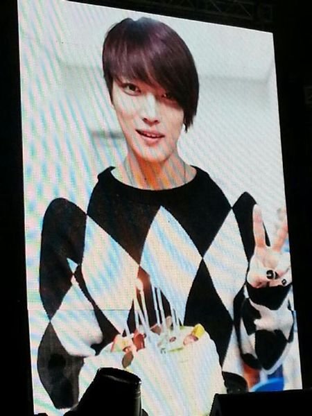 9f2f070828381f30d42764a6a8014c086e06f087.jpg@JYJ