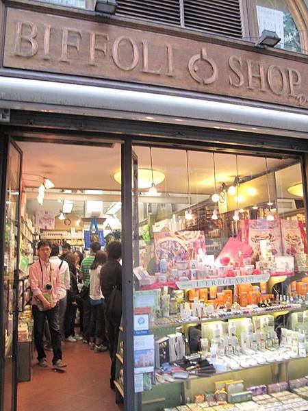 70-大家為之瘋狂的小店.JPG