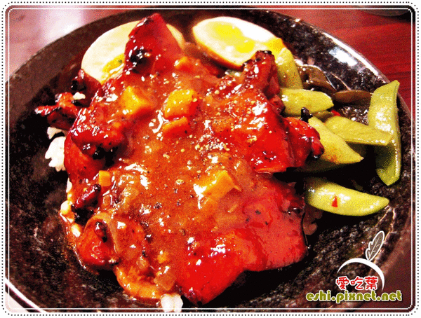 ＊　蘑菇烤雞腿飯 $99　＊