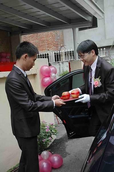 新郎官下車.jpg