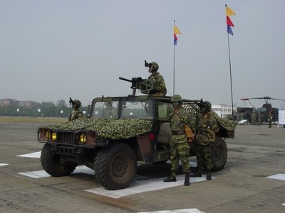 悍馬車 /  HUMVEE