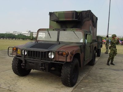 悍馬車 / HUMVEE