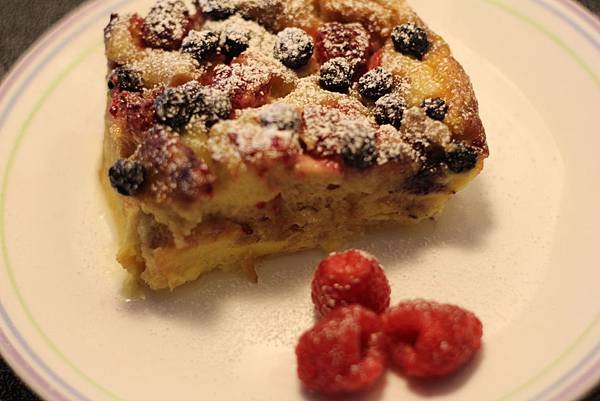 berry bread pudding
