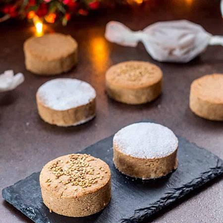 58-mantecados-and-polvorones-typical-spanish-christmas-cookies-featured-2.jpg