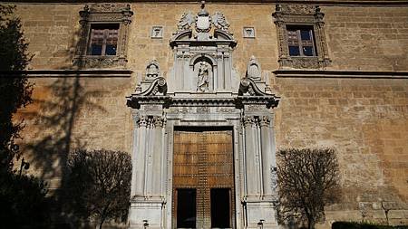 Fachada-Hospital-Real-sede-Rectorado_1720038467_165982560_667x375.jpg