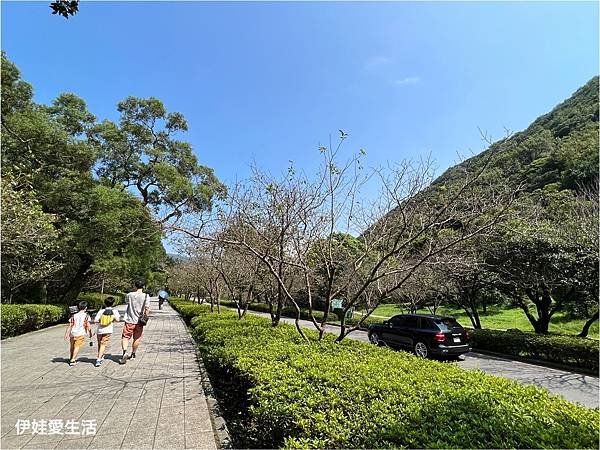 台北陽明山》從第一停車場 前往 前山公園》沿途風景老少咸宜半