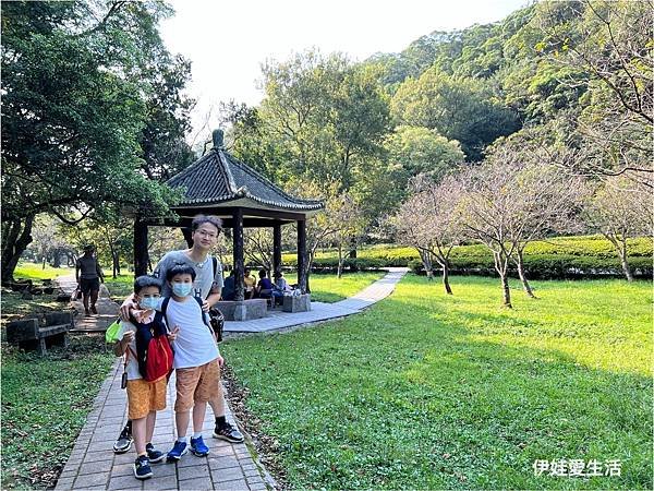 台北陽明山》從第一停車場 前往 前山公園》沿途風景老少咸宜半