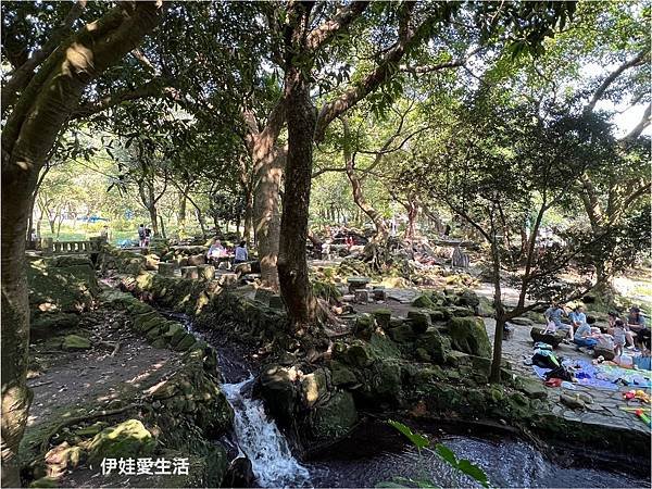 台北陽明山》從第一停車場 前往 前山公園》沿途風景老少咸宜半