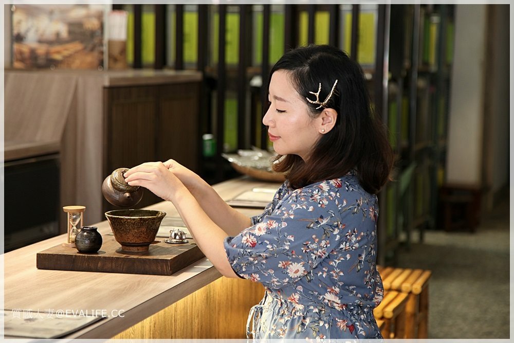 【萬華景點】老濟安療癒青草茶吧，外國觀光客到龍山寺必訪的創意青草茶舖 (14).jpg