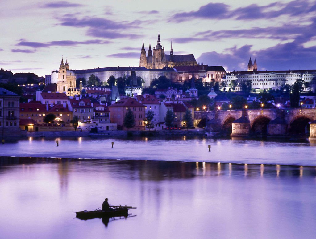 prague_river.jpg