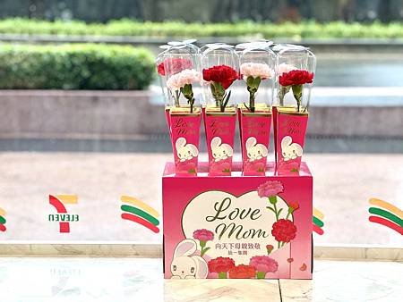 2. Love mom！統一企業集團「空運進口康乃馨」，向天下母親致敬.jpg