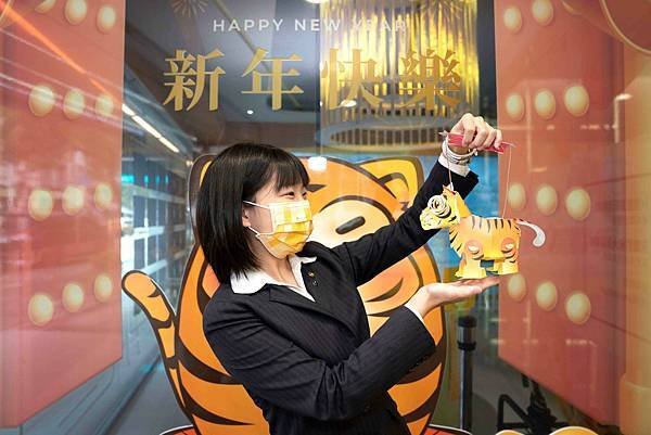 外型可愛的金虎花燈讓你幸福提著走！.jpg