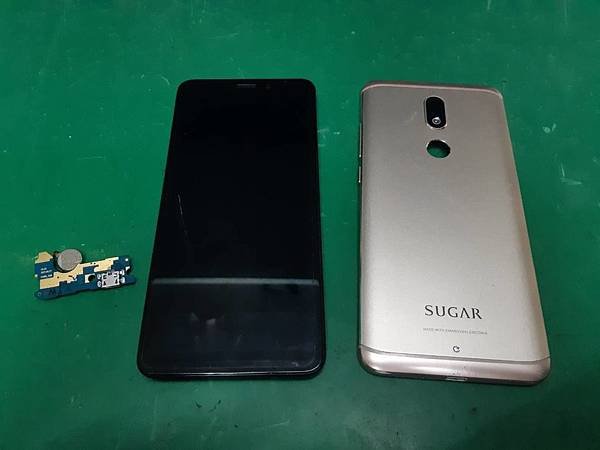 SUGAR C11S 不開機 充電故障維修.jpg