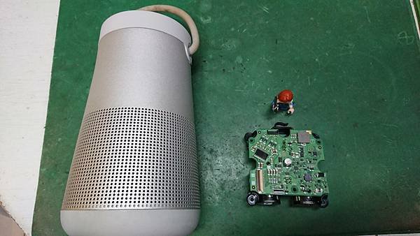 BOSE Revolve+ II 電池.jpg