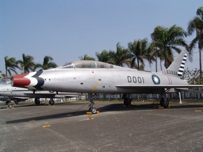 F-100F 超級軍刀式戰鬥教練機  Super Sabre