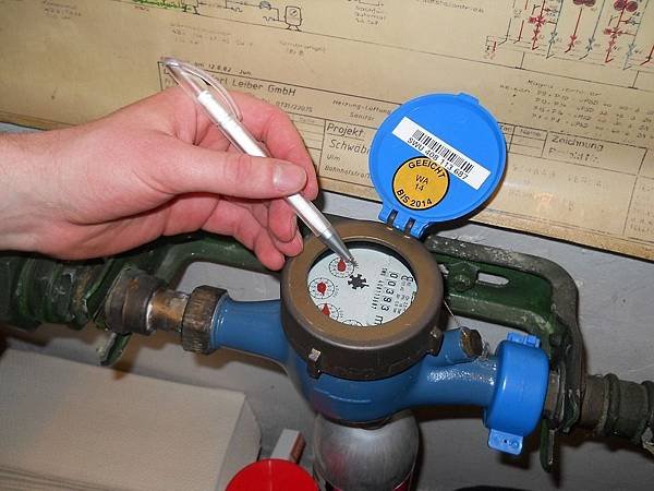 water-meter-reader-278899_960_720.jpg